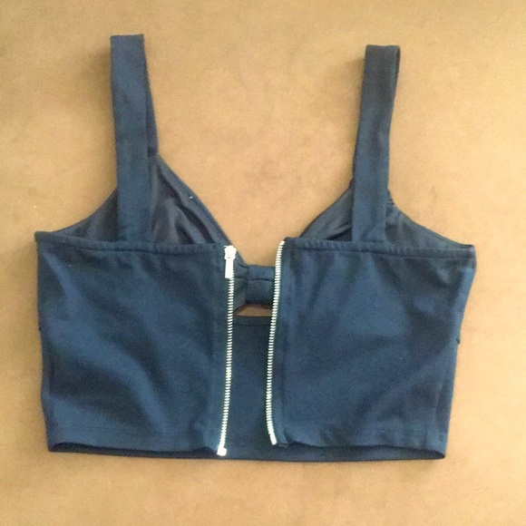 NWOT: Bebe Crop Top with Full Length Back Zipper - Picture 4 of 8